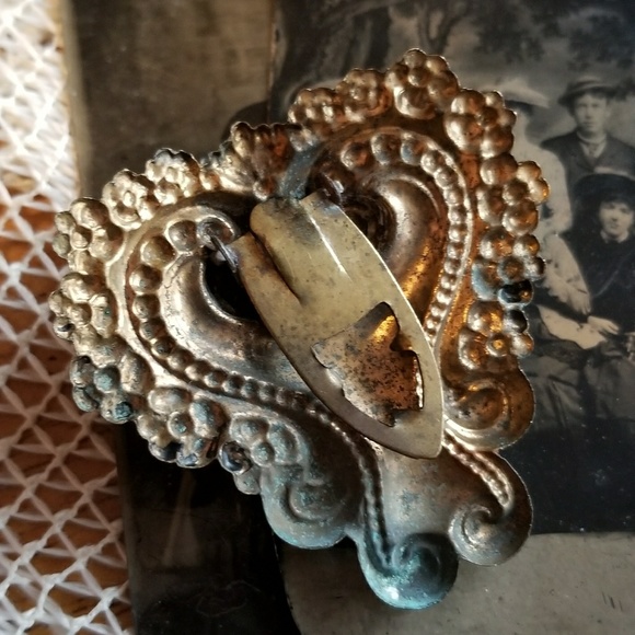 Relisted - Vintage ornate dress clip gold tone - Picture 6 of 7